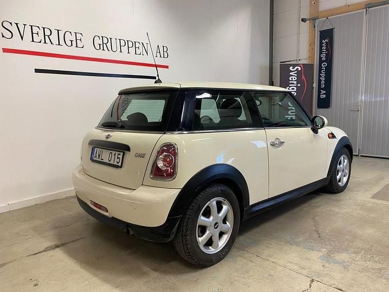 Begagnad Mini ONE Salt 75 HK (55 kW) 2013 Vit Halvkombi
