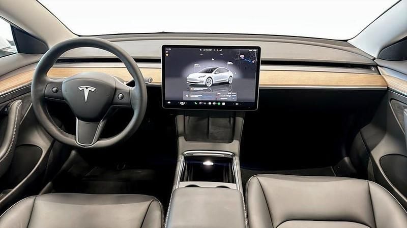 Begagnad Tesla Model 3 Standard Range 208 kW (283 HK) 2022 Vit Sedan
