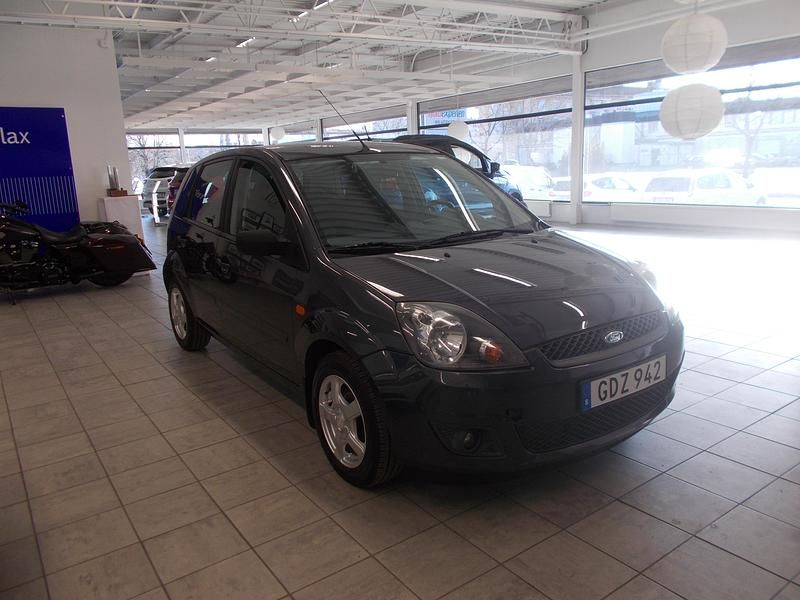 Begagnad Ford Fiesta 2007 Grå