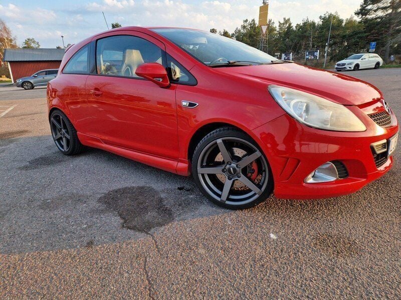 Röd Begagnad 2008 Opel Corsa OPC Halvkombi | 45 000 kr (Superpris) - Bild 1/4