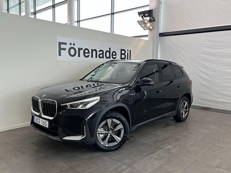 Svart Ny 2026 BMW X1 Shadowline SUV | 546 700 kr - Bild 1/4