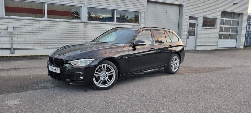 Svart Begagnad 2019 BMW 320 M Sport Kombi | 239 000 kr (Superpris) - Bild 1/4