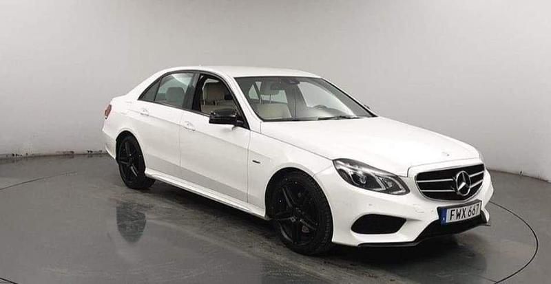 Vit Begagnad 2016 Mercedes E250 AMG Sedan | 186 500 kr (Marknadspris) - Bild 1/4
