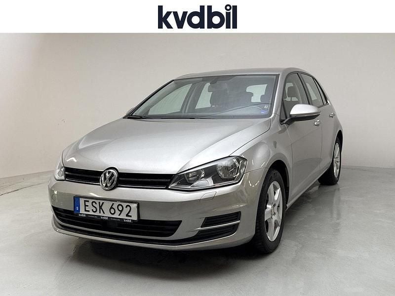 Silver (silver metallic) Begagnad 2015 VW Golf VII Halvkombi | 84 800 kr (Bra pris) - Bild 1/3