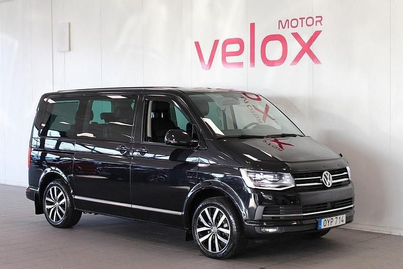 Svart Begagnad 2015 VW Multivan Highline Van | 299 900 kr (Marknadspris) - Bild 1/4