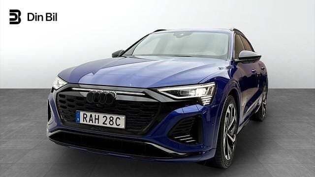 Ultrablå metallic Begagnad 2023 Audi Q8 e-tron S-Line SUV | 699 000 kr (Lite dyr) - Bild 1/4