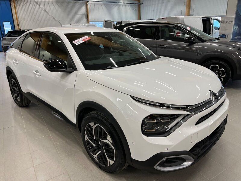 Ny 2024 Citroën C4 Shine Halvkombi | 279 990 kr (Lite dyr) - Bild 1/4