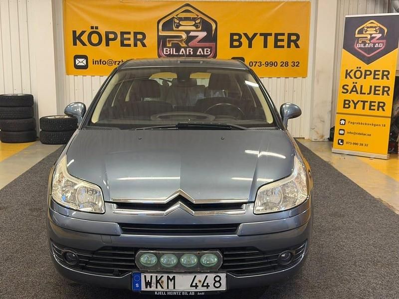 Blå Begagnad 2004 Citroën C4 Halvkombi | 22 900 kr (Marknadspris) - Bild 1/4