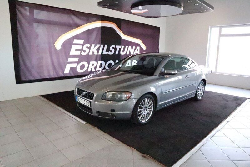 Grå Begagnad 2008 Volvo C70 Kinetic Cab | 139 900 kr (Bra pris) - Bild 1/4