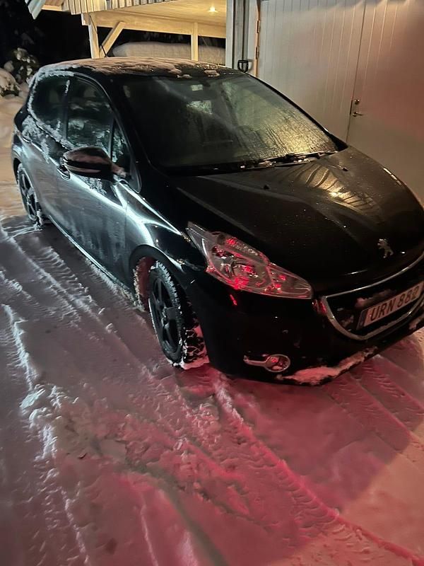 Begagnad 2014 Peugeot 208 Halvkombi | 84 000 kr (Lite dyr) - Bild 1/3