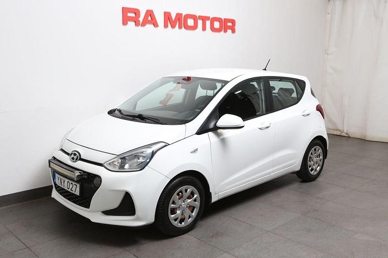 Vit Begagnad 2017 Hyundai i10 Comfort Halvkombi | 89 900 kr (Marknadspris) - Bild 1/3
