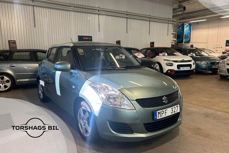 Grön Begagnad 2012 Suzuki Swift Halvkombi | 99 900 kr (Marknadspris) - Bild 1/3