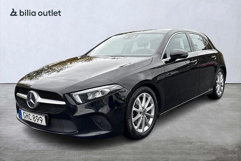 Svart Begagnad 2018 Mercedes A180 Halvkombi | 199 900 kr (Bra pris) - Bild 1/3