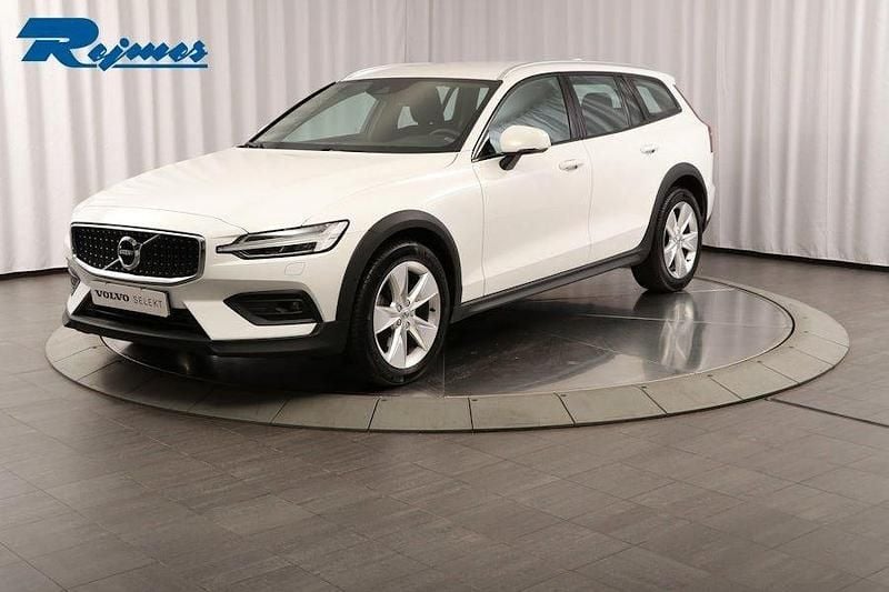 Vit Begagnad 2022 Volvo V60 CC Kombi | 349 900 kr (Marknadspris) - Bild 1/4