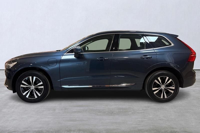 Begagnad Volvo XC60 Core 355 HK (261 kW) 2022 Blå SUV