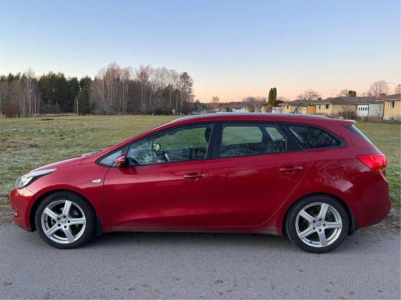 Röd Begagnad 2014 Kia Ceed Sportswagon EX Kombi | 53 000 kr (Bra pris) - Bild 1/4