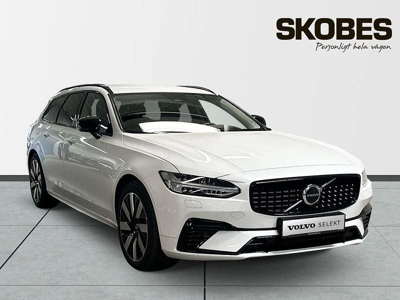 Vit Begagnad 2025 Volvo V90 Plus Kombi | 529 900 kr (Marknadspris) - Bild 1/3