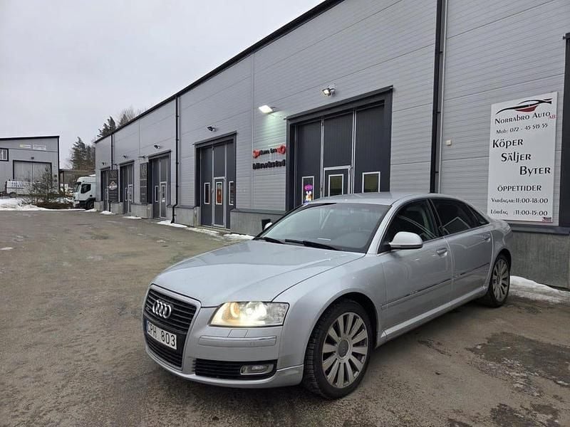 Silver Begagnad 2009 Audi A8L Sedan | 45 900 kr - Bild 1/4