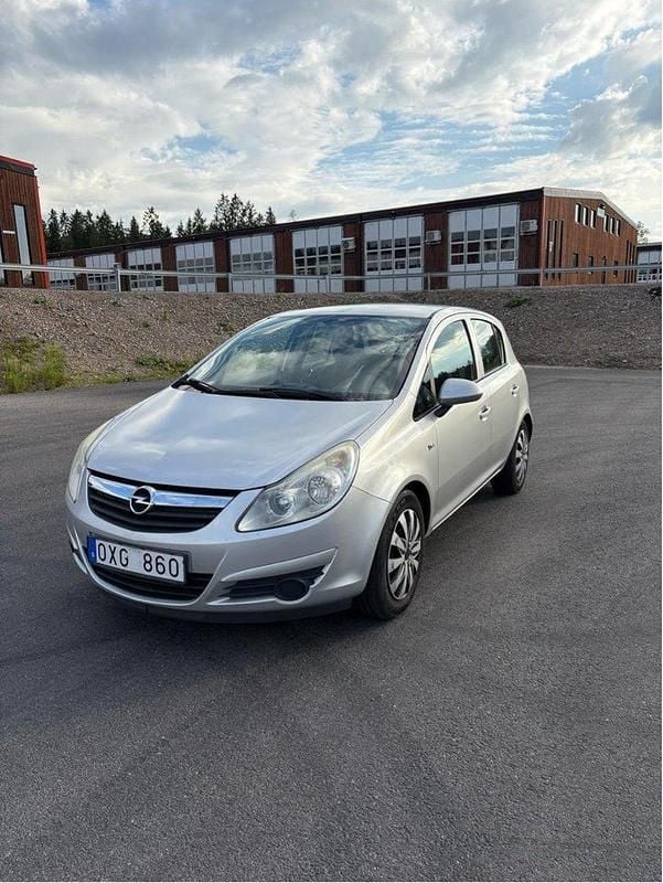Grå Begagnad 2011 Opel Corsa Enjoy Halvkombi | 26 599 kr (Bra pris) - Bild 1/4