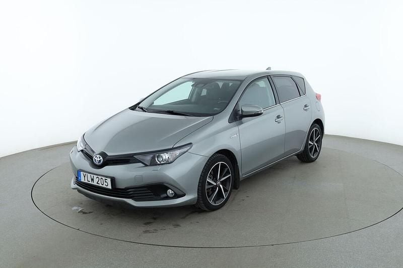 Grå Begagnad 2018 Toyota Auris Hybrid Touch Sedan | 200 000 kr - Bild 1/3