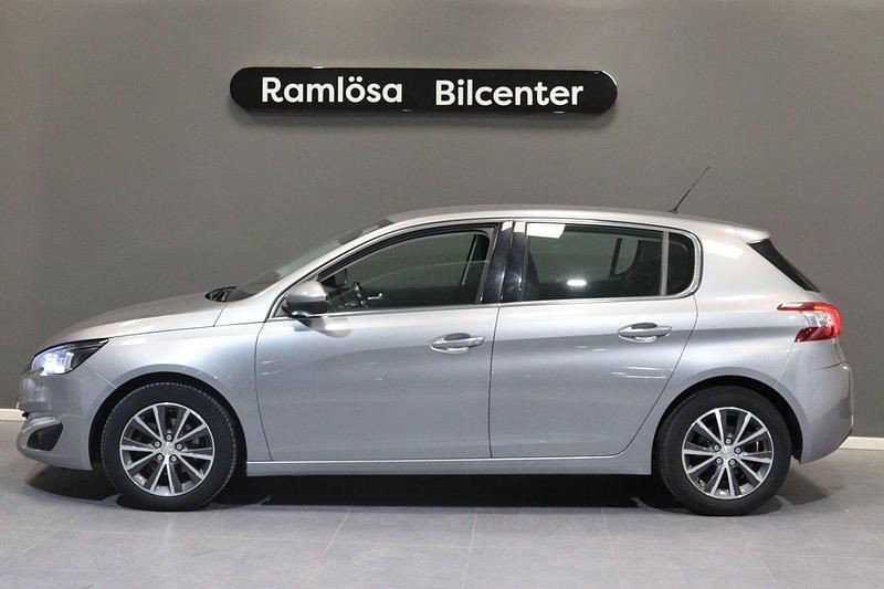 Grå Begagnad 2015 Peugeot 308 Allure Halvkombi | 89 900 kr - Bild 1/4