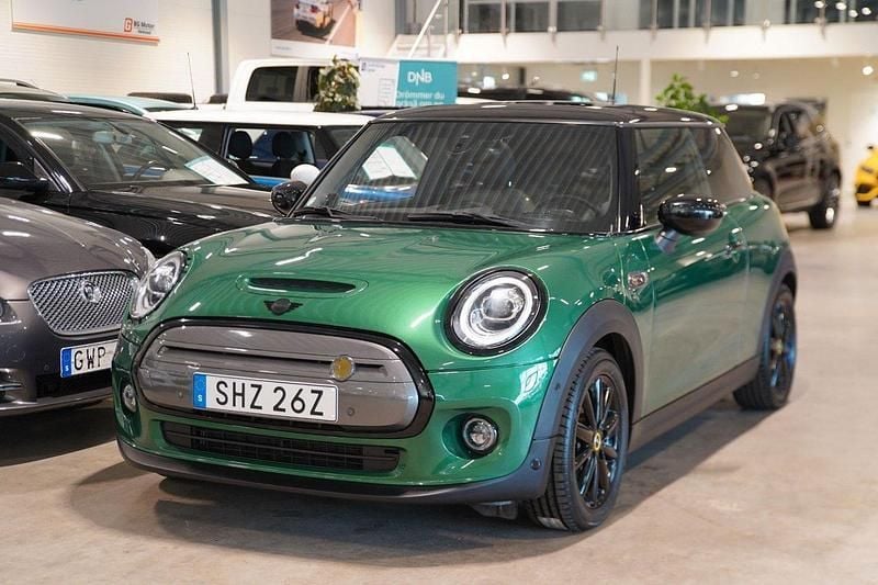 Grön Begagnad 2020 Mini Cooper Halvkombi | 179 900 kr (Marknadspris) - Bild 1/4