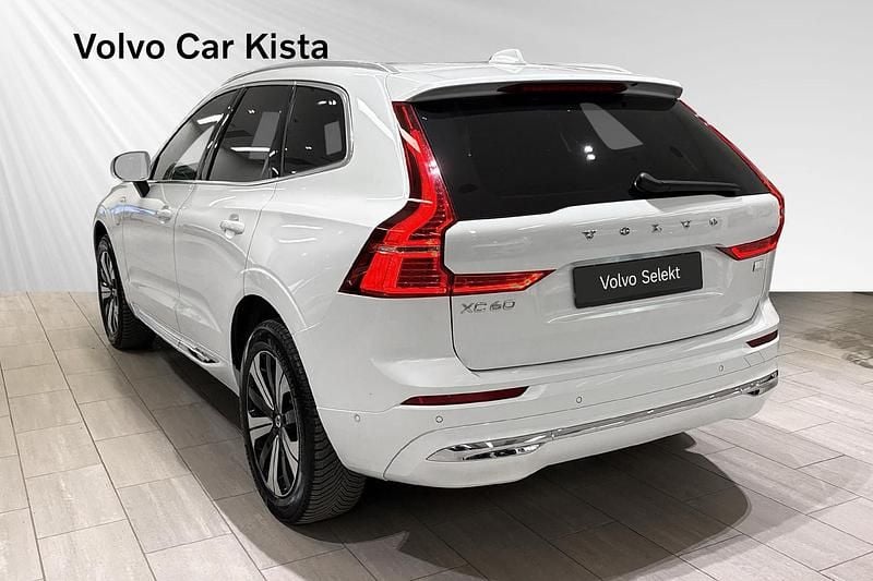 Begagnad Volvo XC60 Plus 355 HK (261 kW) 2023 Vit SUV