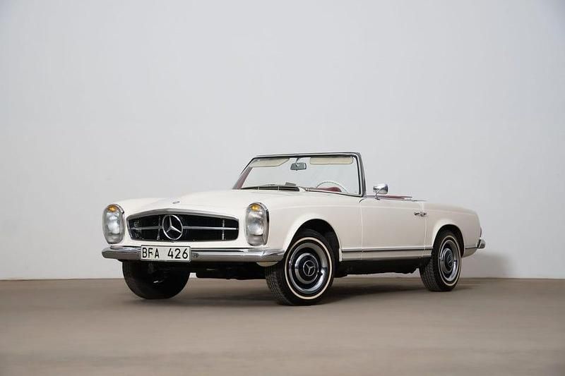 Begagnad Mercedes W113 150 HK (110 kW) 1966 Vit Cab