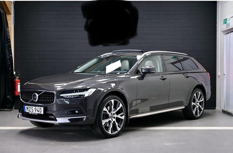 Begagnad Volvo V90 CC 240 HK (176 kW) 2021 Kombi