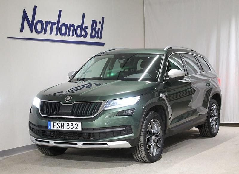 Grön (emerald green metallic) Begagnad 2018 Skoda Kodiaq SUV | 279 900 kr (Lite dyr) - Bild 1/4
