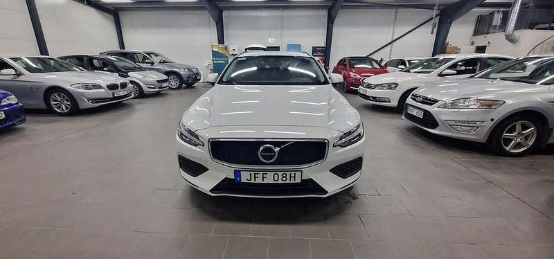 Begagnad Volvo V60 197 HK (144 kW) 2022 Vit Kombi