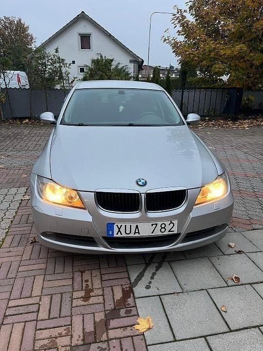 Grå Begagnad 2006 BMW 320 Advantage Sedan | 47 000 kr (Bra pris) - Bild 1/4