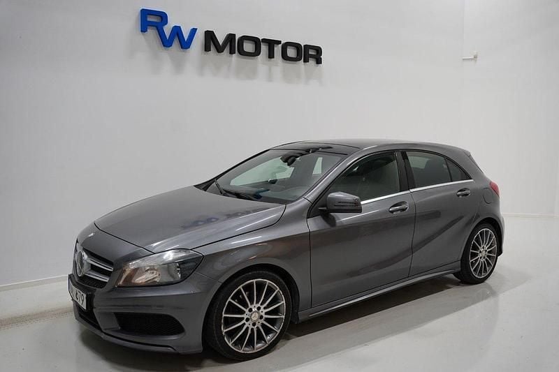 Mörkgrå Begagnad 2013 Mercedes A180 AMG Halvkombi | 109 800 kr (Marknadspris) - Bild 1/4