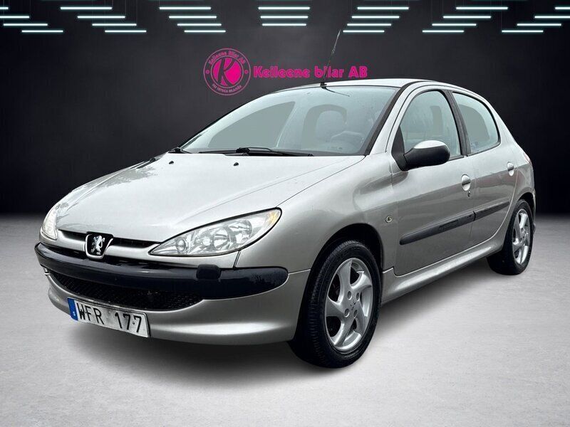 Grå Begagnad 2004 Peugeot 206 Halvkombi | 18 900 kr (Marknadspris) - Bild 1/4