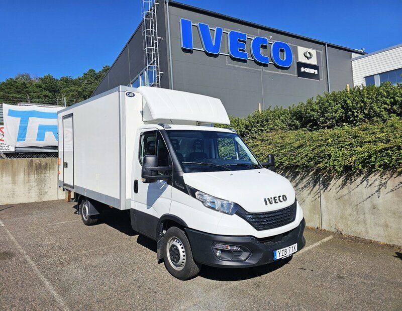 Vit Begagnad 2021 Iveco Daily Van | 349 750 kr (Marknadspris) - Bild 1/4