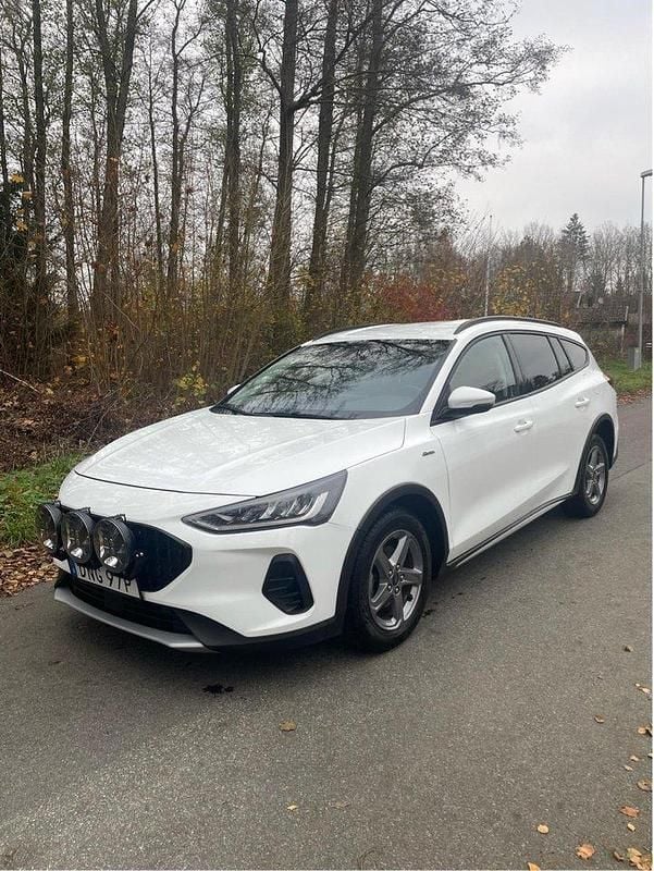 Vit Begagnad 2023 Ford Focus Business Edition Kombi | 185 000 kr (Superpris) - Bild 1/4