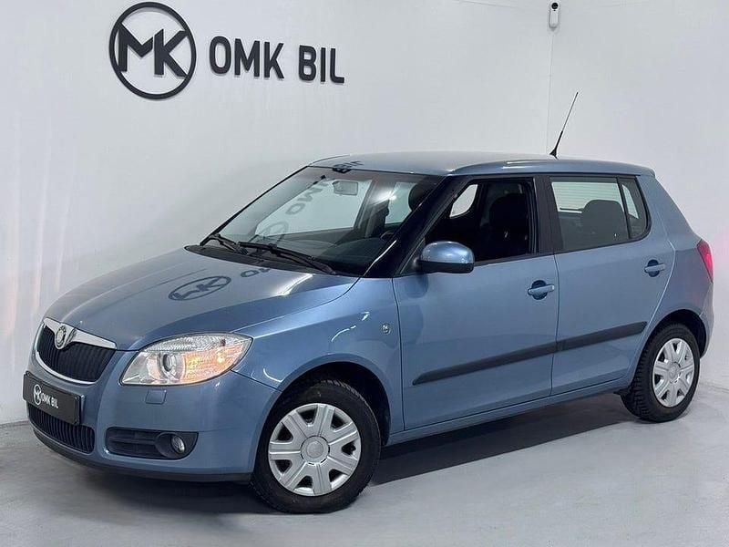 Ljusgrå Begagnad 2007 Skoda Fabia Halvkombi | 39 900 kr (Marknadspris) - Bild 1/4