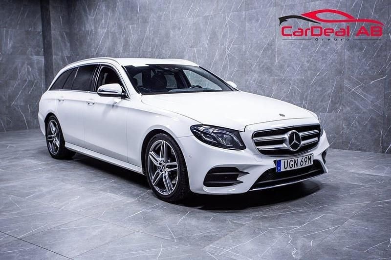 Vit Begagnad 2019 Mercedes E200 AMG Kombi | 214 800 kr (Marknadspris) - Bild 1/4