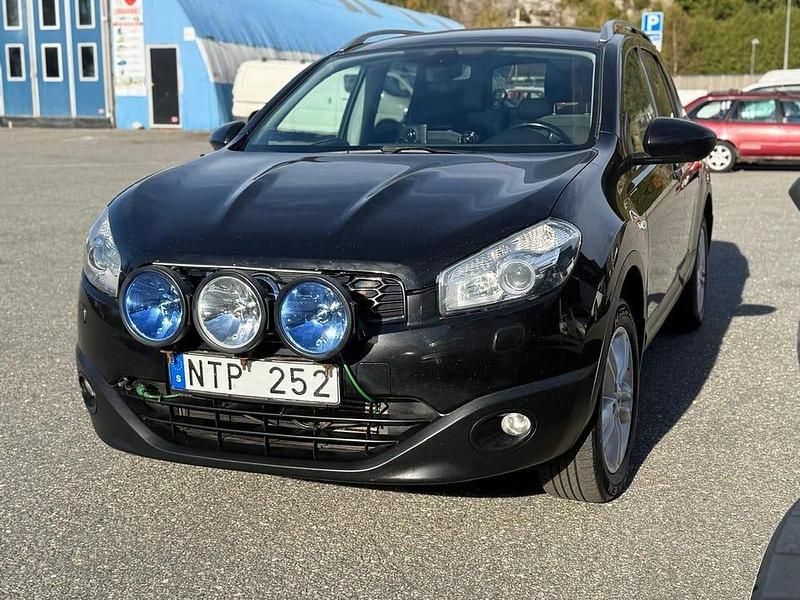 Svart Begagnad 2011 Nissan Qashqai +2 SUV | 54 900 kr (Marknadspris) - Bild 1/4