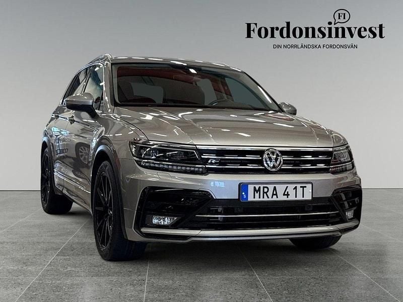 Ljusgrå (grå) Begagnad 2020 VW Tiguan SUV | 239 500 kr (Marknadspris) - Bild 1/4