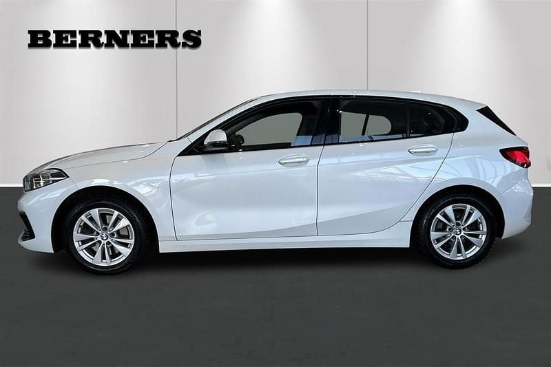 Begagnad BMW 118 141 HK (103 kW) 2020 Vit Halvkombi