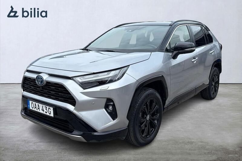 Grå Begagnad 2023 Toyota RAV4 Hybrid Style SUV | 469 900 kr (Marknadspris) - Bild 1/4