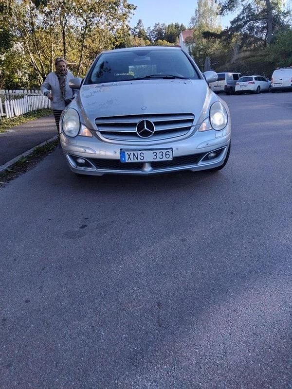Silver Begagnad 2006 Mercedes R350 Minibuss | 28 000 kr (Bra pris) - Bild 1/4