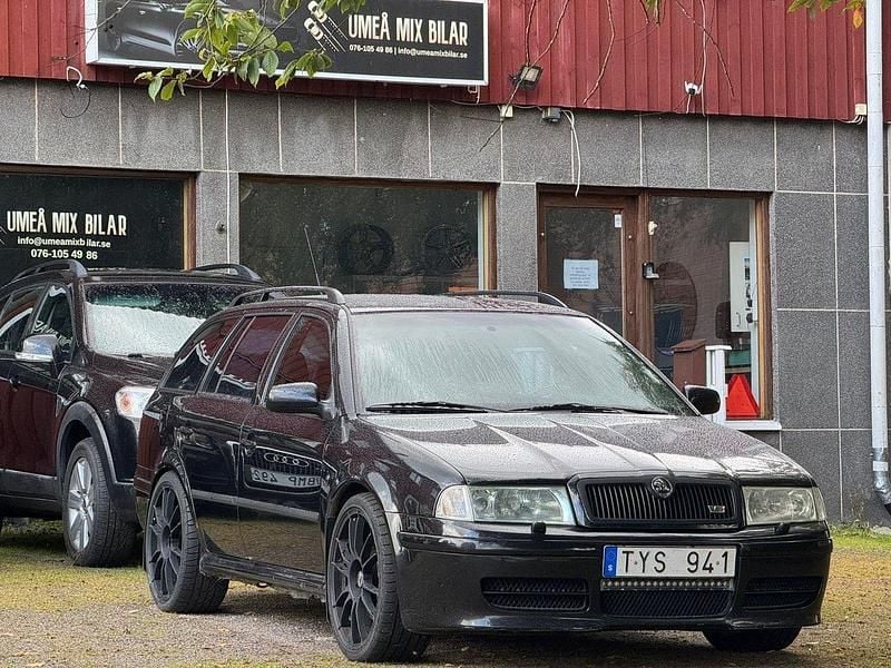 Svart Begagnad 2002 Skoda Octavia Tour Kombi | 28 999 kr (Marknadspris) - Bild 1/4