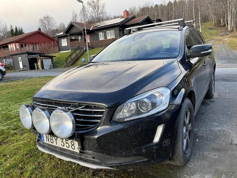 Svart Begagnad 2016 Volvo XC60 SUV | 179 000 kr (Bra pris) - Bild 1/4