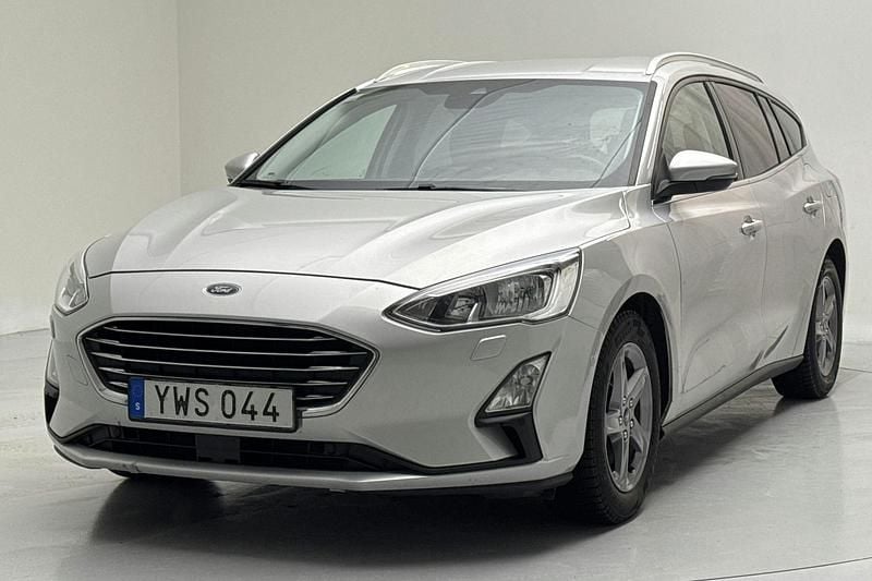 Grå Begagnad 2019 Ford Focus Titanium Kombi | 99 900 kr (Bra pris) - Bild 1/4