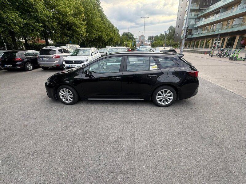 Svart Begagnad 2023 Toyota Corolla Kombi | 210 000 kr (Superpris) - Bild 1/4