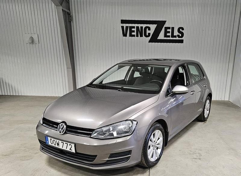 Grå (grå metallic) Begagnad 2015 VW Golf VII Halvkombi | 79 000 kr (Dyr) - Bild 1/4
