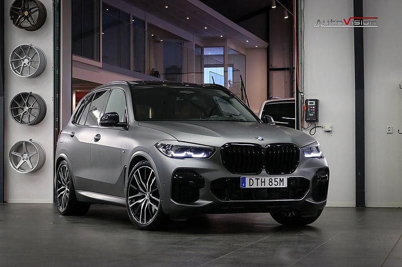 Vit Begagnad 2019 BMW X5 M Sport SUV | 529 900 kr (Marknadspris) - Bild 1/4