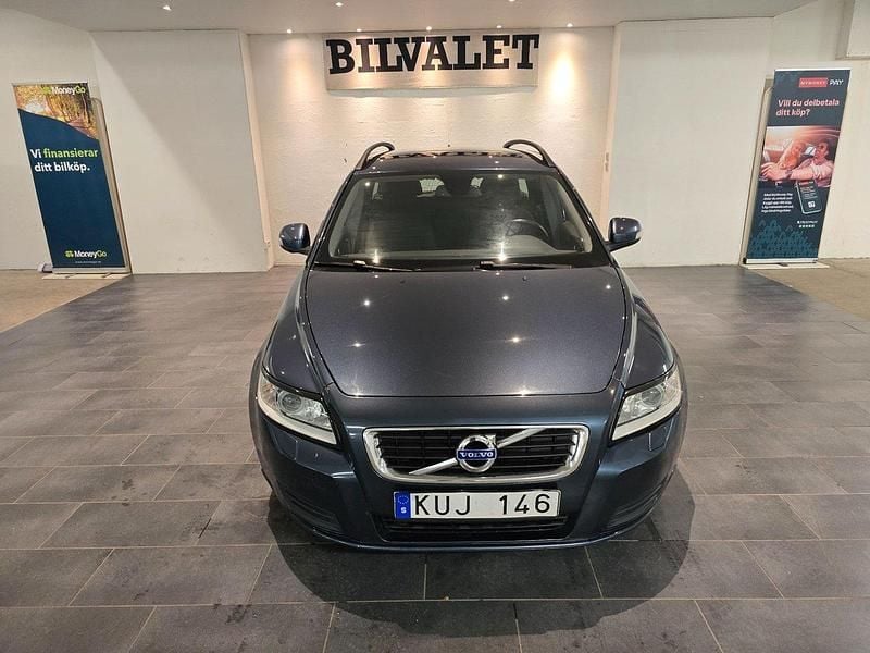 Blå Begagnad 2011 Volvo V50 Kinetic Kombi | 69 900 kr (Marknadspris) - Bild 1/4